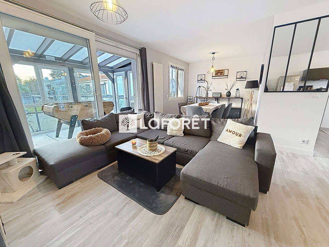 Maison à SAINT-ETIENNE-DU-ROUVRAY