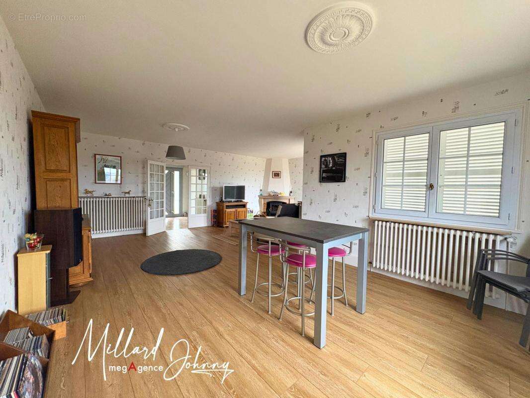 Maison à SAINT-LEGER-SUR-DHEUNE