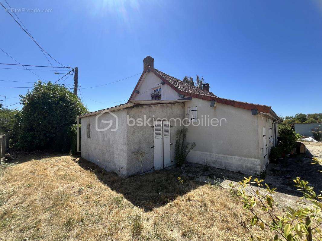 Coup de cœur : maison de 1940 en lisière de forêt, à deux pas d’un étang, sur 8 931m² de terrain avec dépendances - photo 24