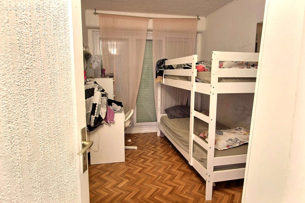 Appartement à GENNEVILLIERS