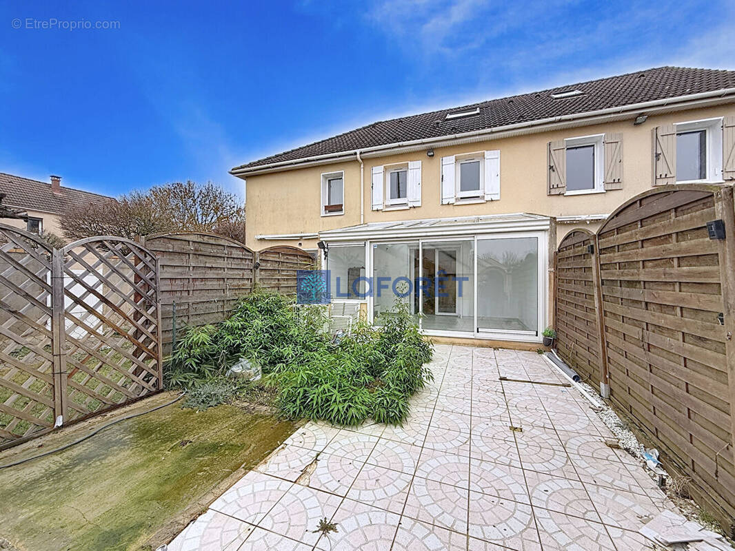 Maison à SAINT-PIERRE-DU-PERRAY