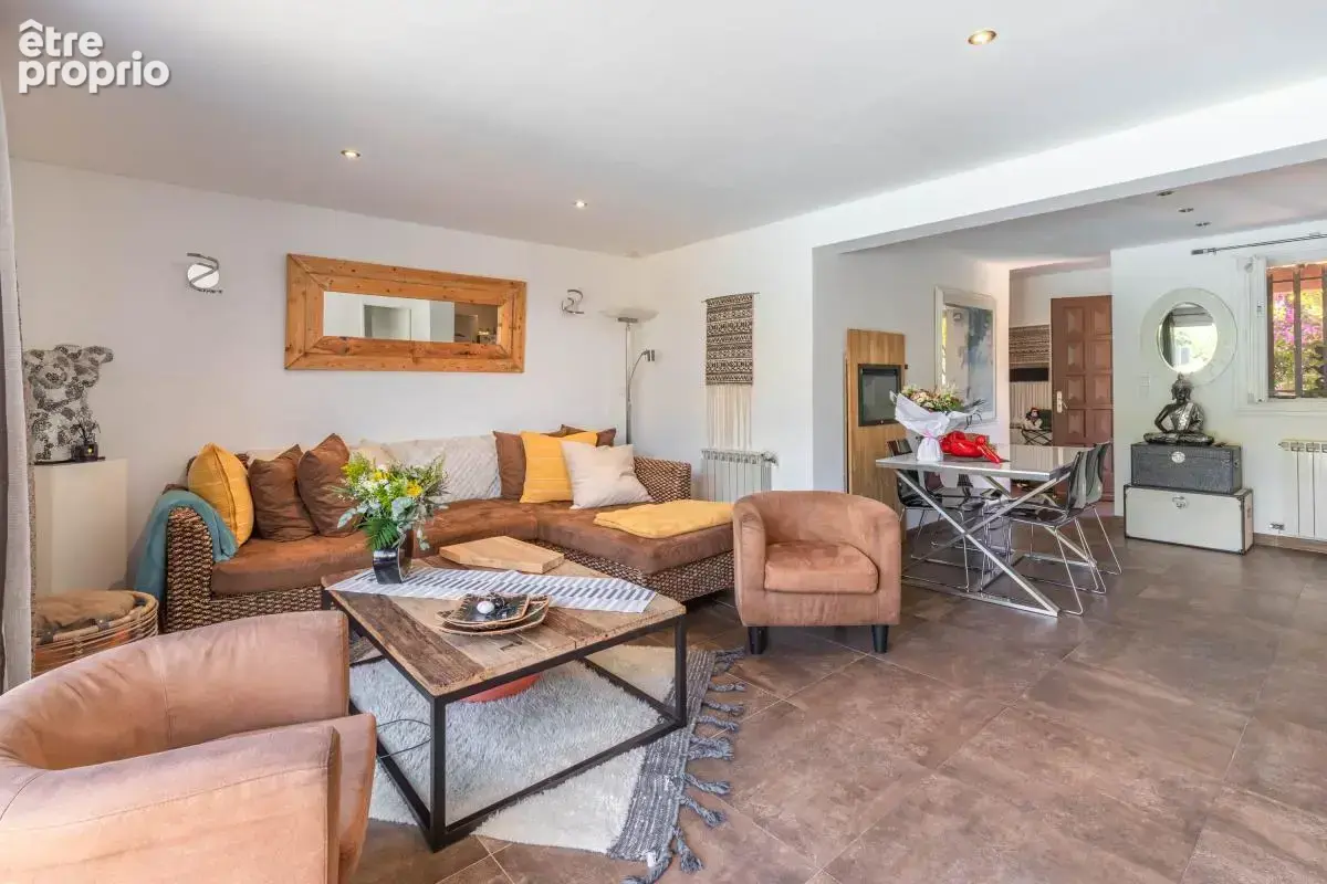 Maison de charme rénovée avec piscine chauffée et jardin à vendre a sanary-sur-mer - photo 12