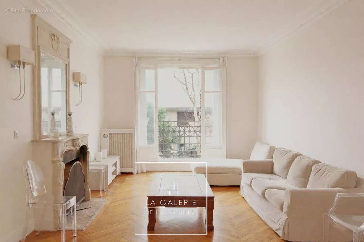 Appartement à PARIS-16E