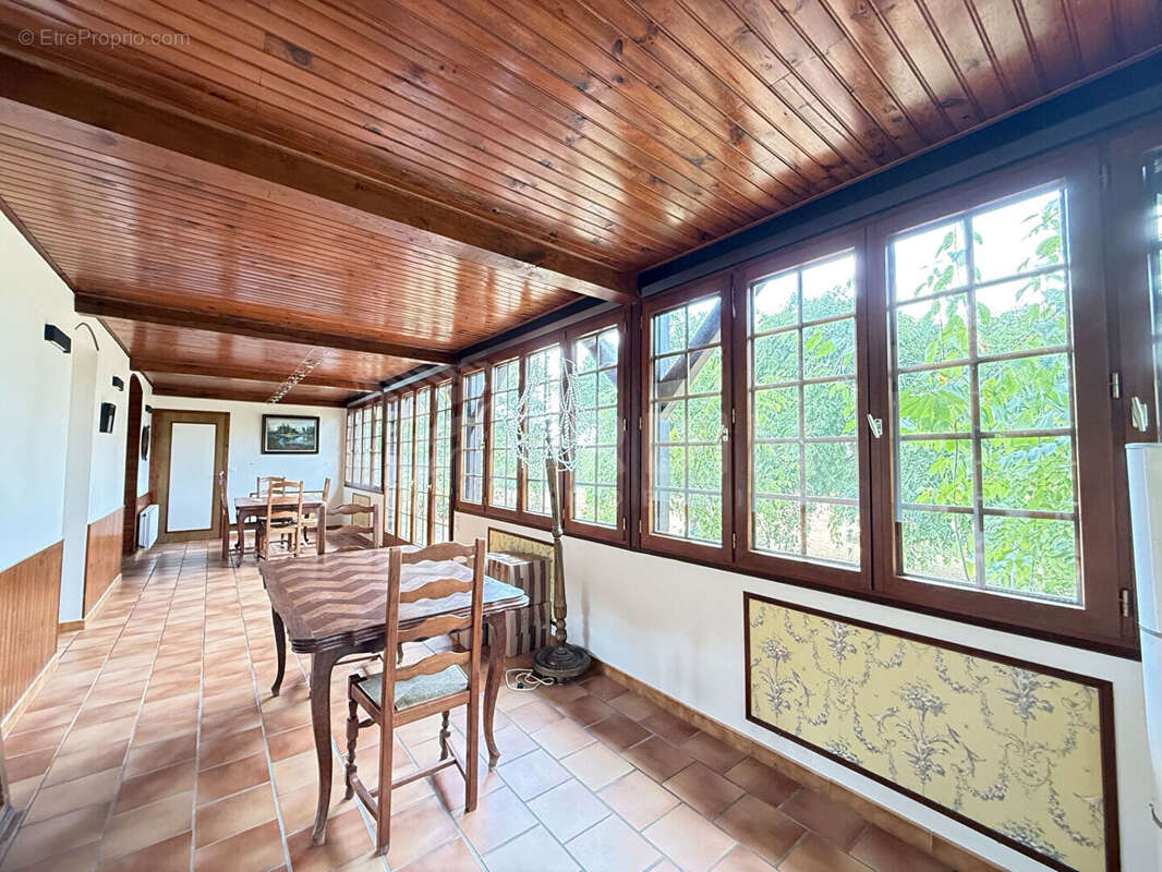 Demeure Cernoy En Berry 16 pièce(s) 575 m² sur 17586 m² - photo 7