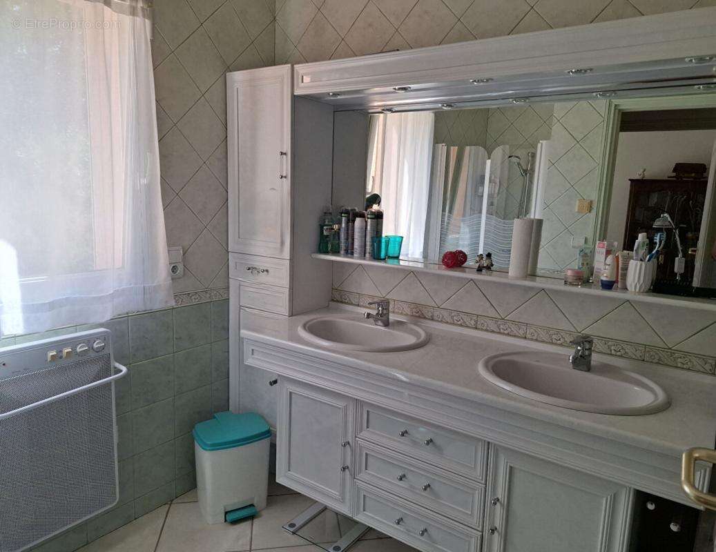 Digne-les-bains  maison familiale 4 pièces  117 m² et son vaste garage 55 m² m² avec vue dégagée sur les hauteurs 339 000 - photo 6