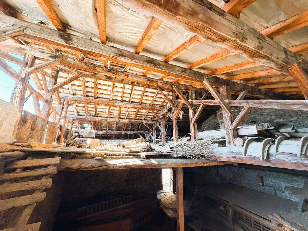 Maison à LES CHAPELLES