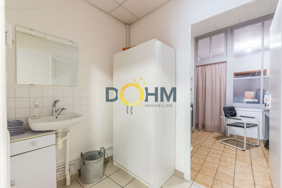 Commerce à AIGUILHE