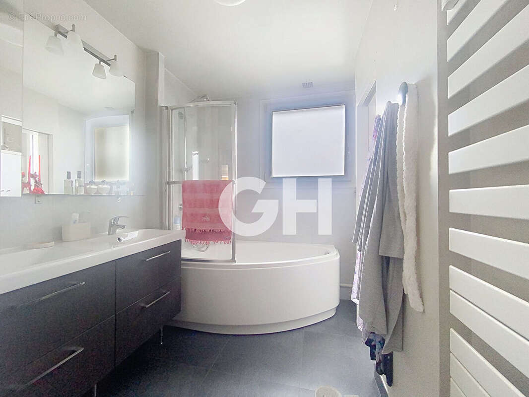 Appartement à PARIS-20E