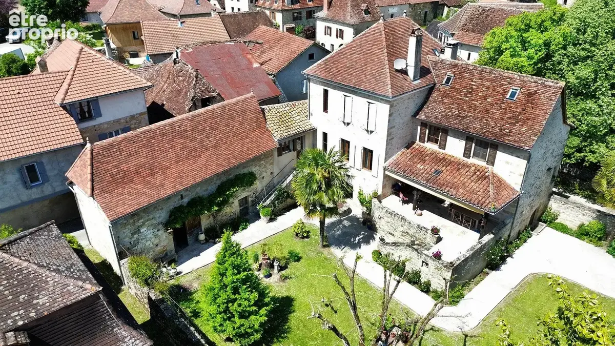 Ilôt rénové dans village médiéval - photo 3