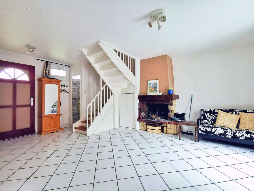 Maison à MAGNY-LES-HAMEAUX