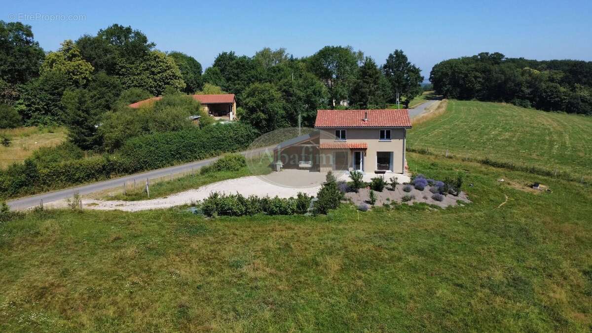 Maison à MONLEON-MAGNOAC