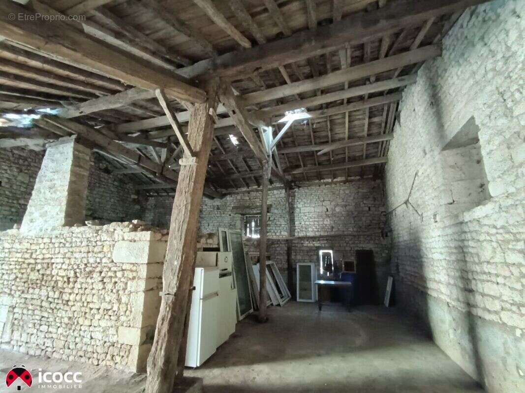 Maison à SAINT-ETIENNE-DE-BRILLOUET