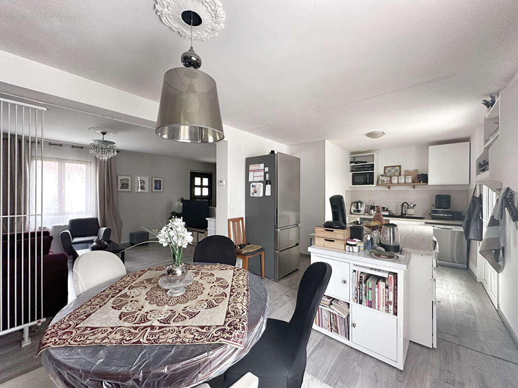 Maison à SAINT-PIERRE-DU-PERRAY