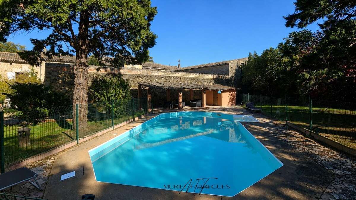 Maison de maître de 315 m2 avec  grandes dépendances, piscine chauffée, grand parc  de 3500 m2 - photo 17
