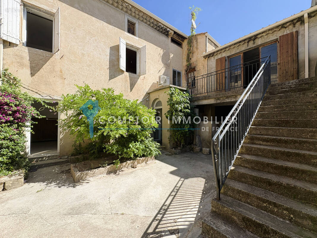 Maison à LAUDUN-L'ARDOISE