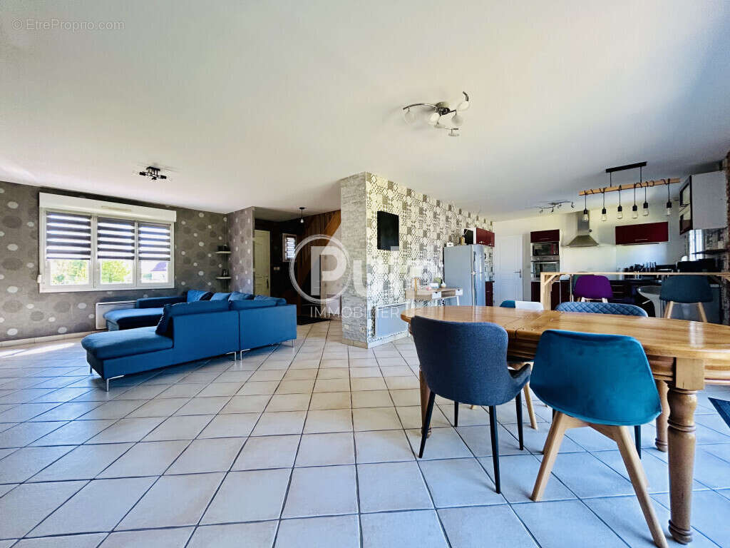 À découvrir sans tarder : belle maison individuelle aux volumes généreux ! - photo 3