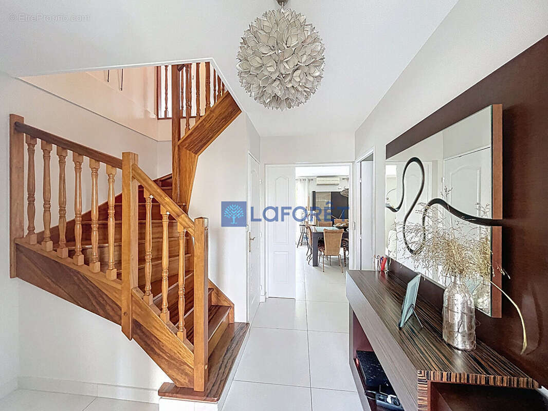 Maison à SAINT-PIERRE-DU-PERRAY