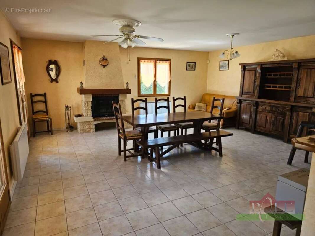 Maison à ESTRABLIN