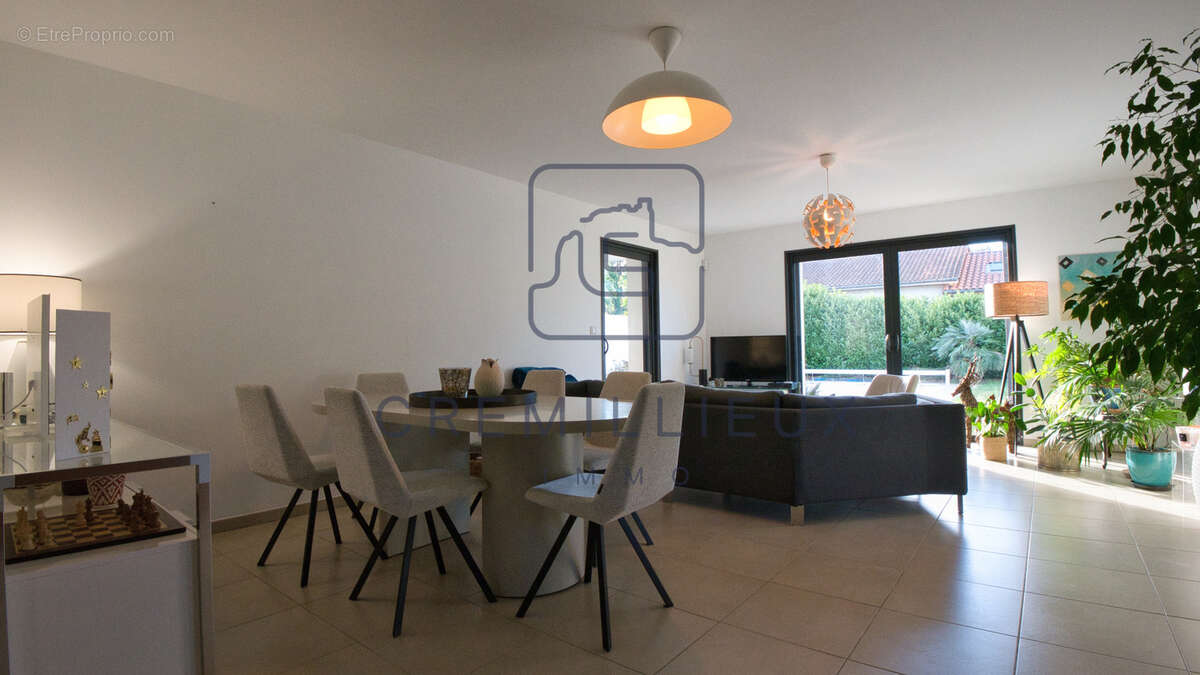 Maison à GUILHERAND-GRANGES