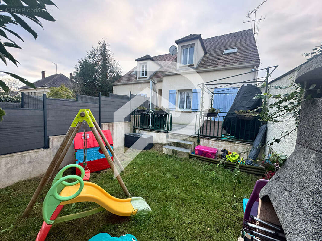 Maison à MEZIERES-SUR-SEINE