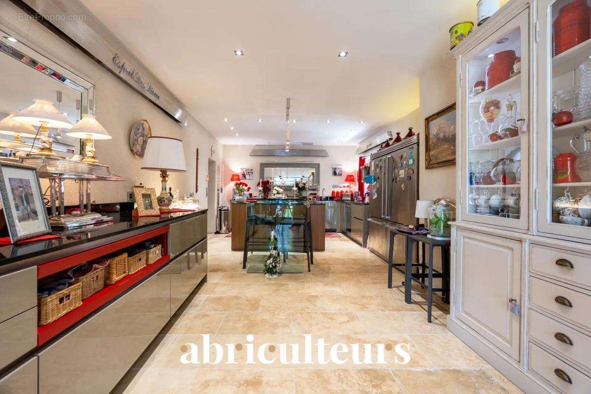 Maison de prestige de 395m² avec piscine en vente sur Bouc-Bel-Air (13320) - photo 6