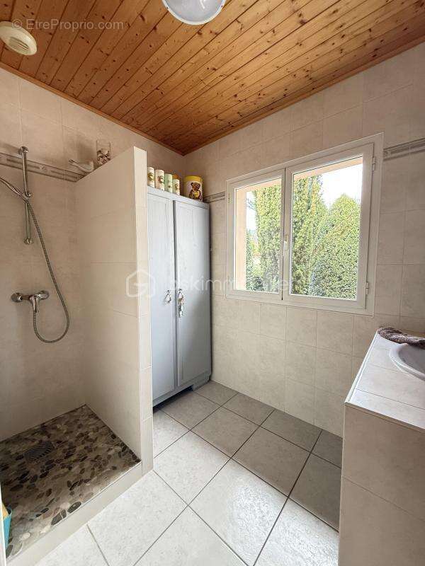 Villa de caractère 152 m² -  3 chambres + 4ème chambre possible -  vue panoramique chartreuse et vercors - garage 79 m² — terrai - photo 6