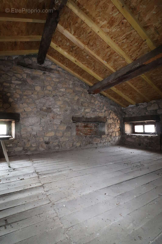 Maison à DESAIGNES