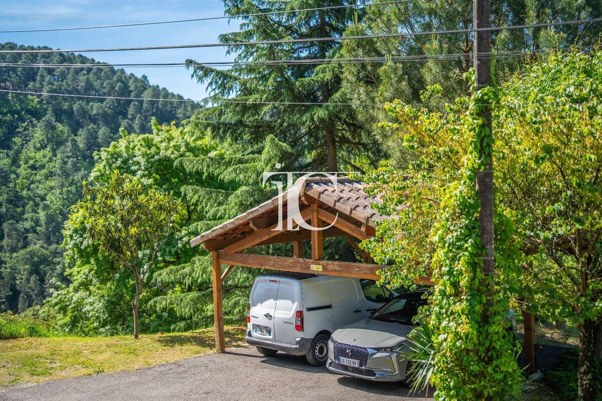 Maison à LABLACHERE