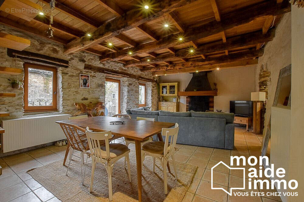 Maison à LA SALVETAT-PEYRALES
