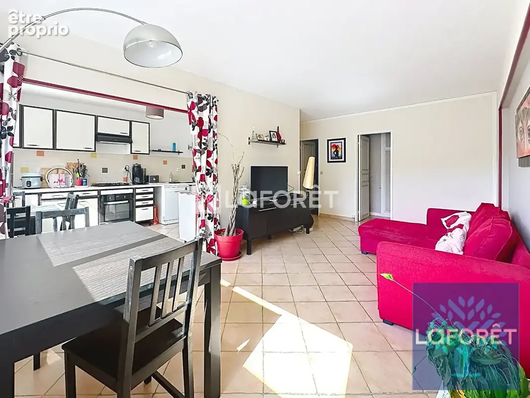 Appartement F3 65,72 m² Résidence sécurisée au coeur d'un grand parc - photo 3