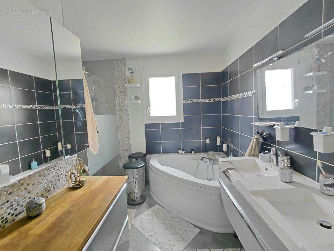 Maison à LE CELLIER