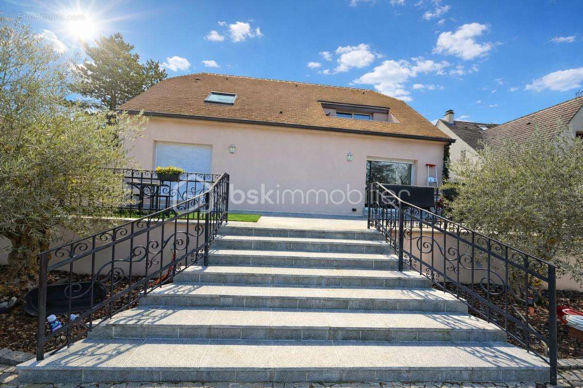 Maison familiale en excellent état – Proche La Forêt! - photo 5