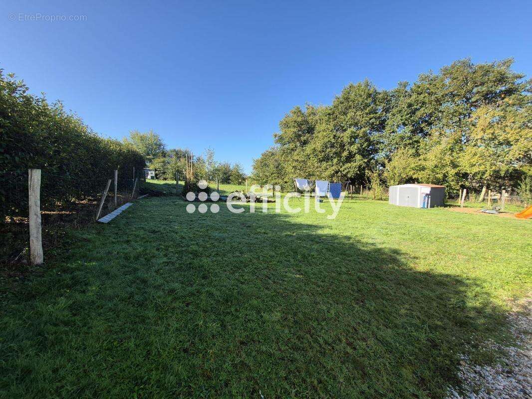 Maison à SAINT-JUNIEN