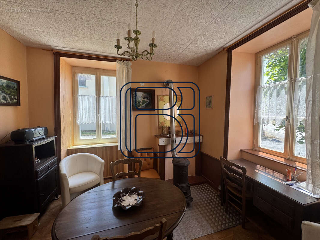 Maison à CHAUMONT-LE-BOURG