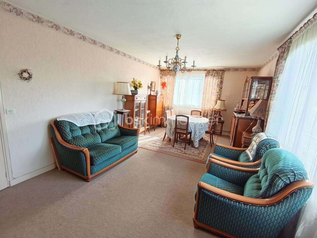 Appartement à SAINTE-GENEVIEVE-DES-BOIS