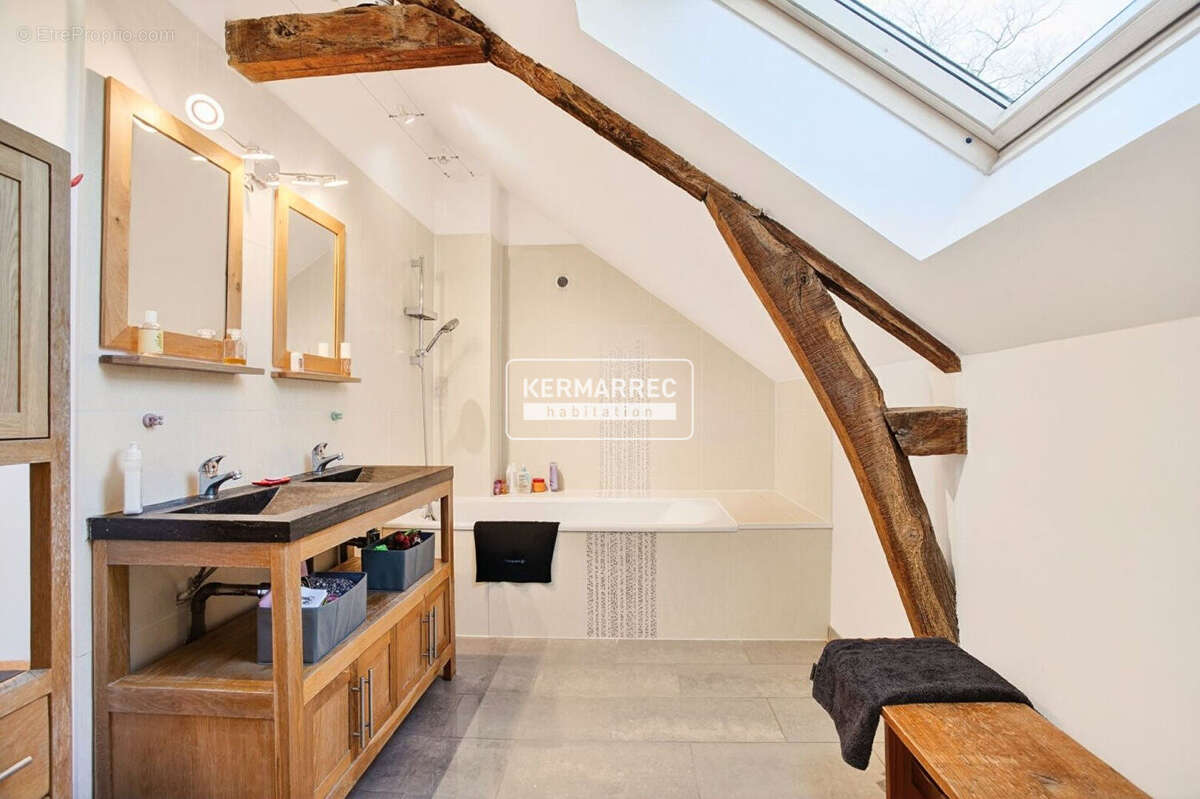 Maison à LA CHAPELLE-DES-FOUGERETZ