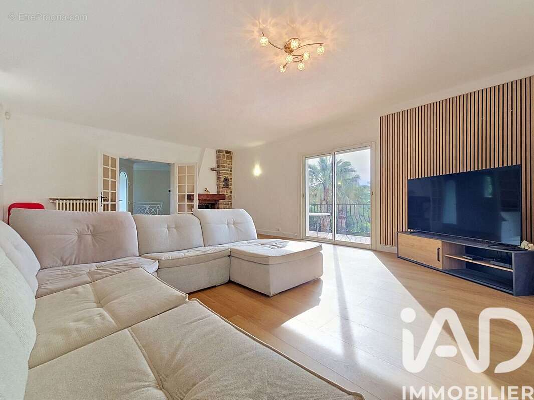 Photo 2 - Maison à ROQUEBRUNE-SUR-ARGENS