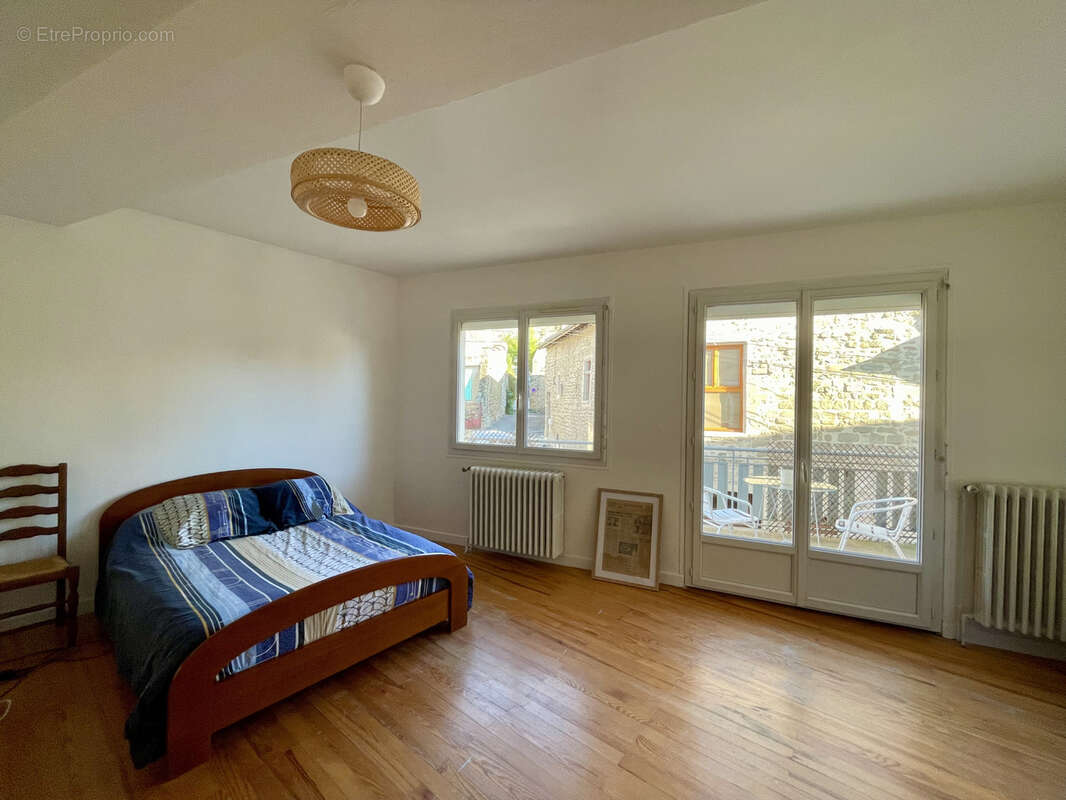 Maison à SAINT-DONAT-SUR-L'HERBASSE