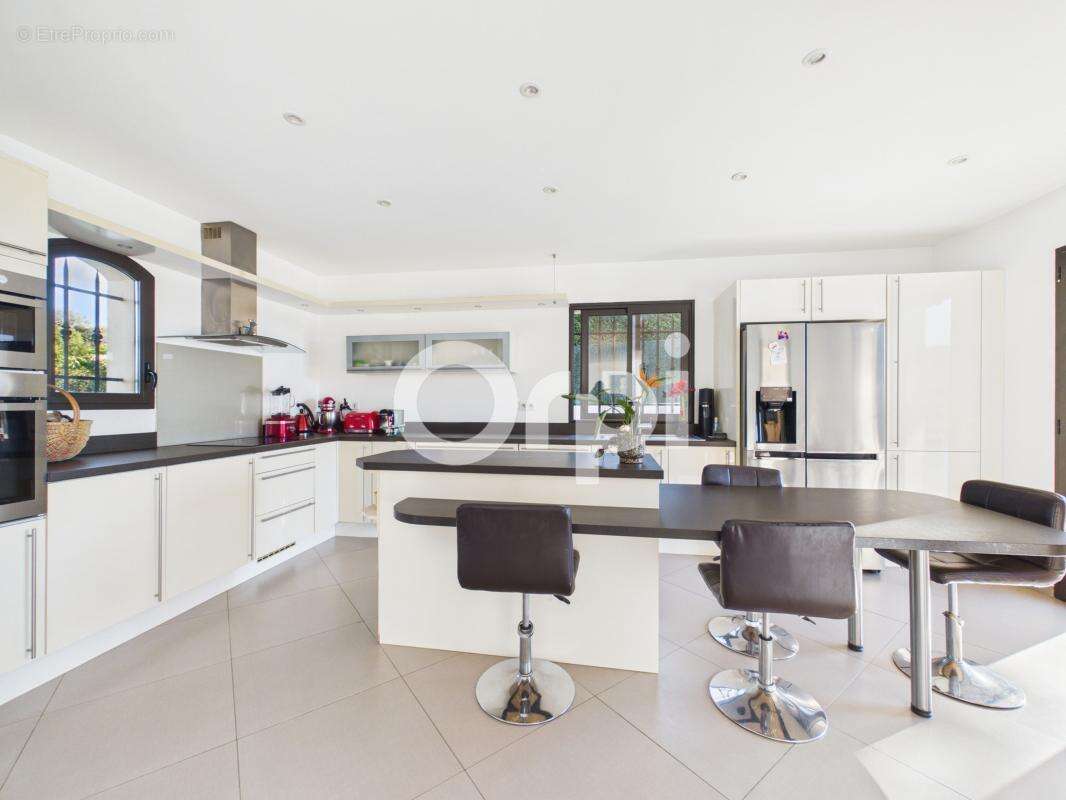 Maison à LA ROQUETTE-SUR-SIAGNE