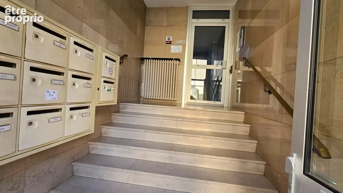 Appartement de type 3  79 m² ,  renove avec gout au 6 eme etage et avec ascenseur - - photo 16