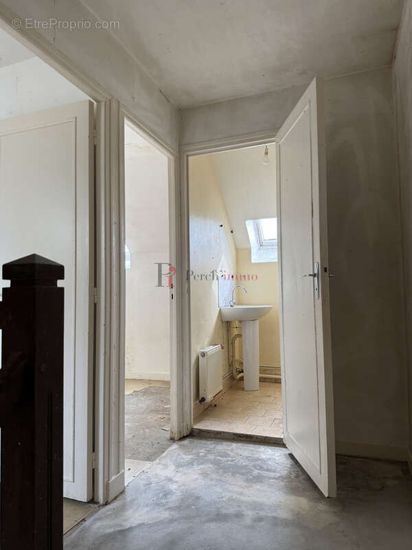 Maison ancienne a restaurer 2 chambres - photo 4