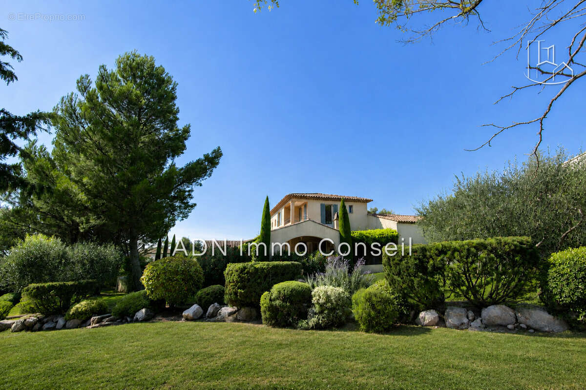Maison 193 m² à Mallemort  - photo 2
