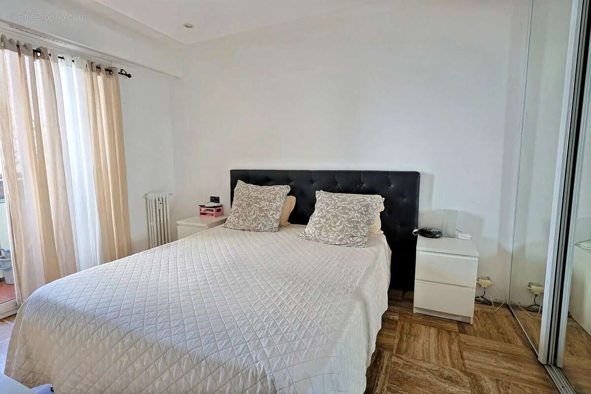 Appartement à VALLAURIS