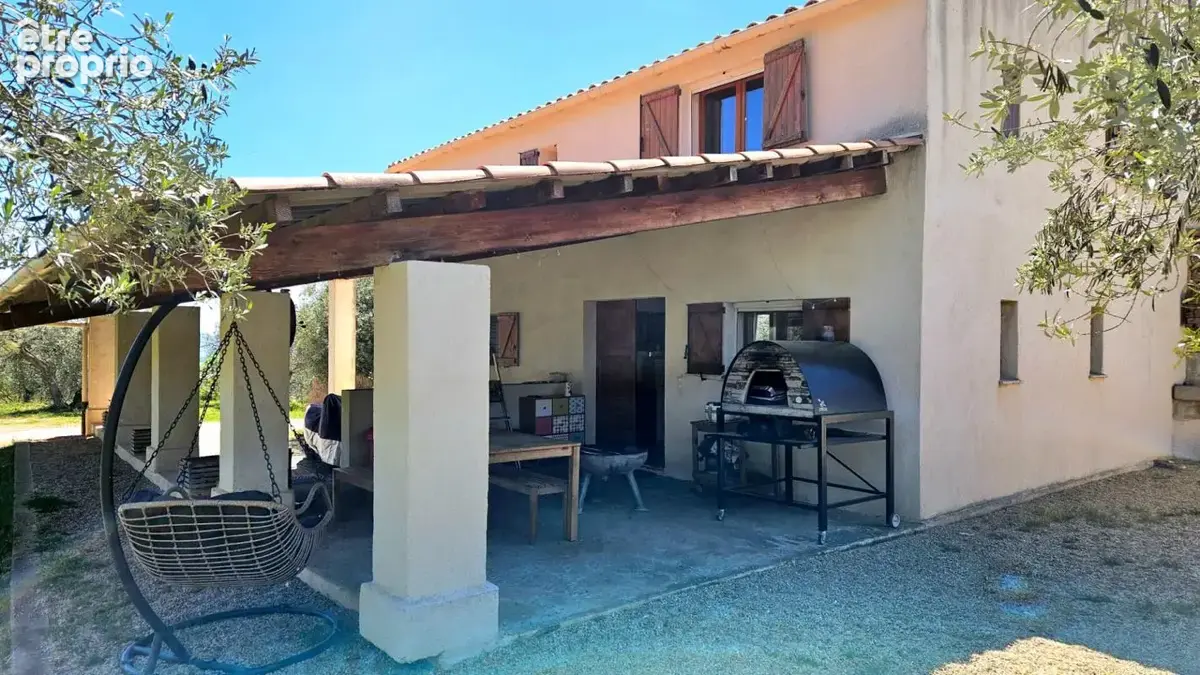 Maison de caractère avec ancienne chapelle, dépendance et terrain de plus de 5 000 m² - photo 4