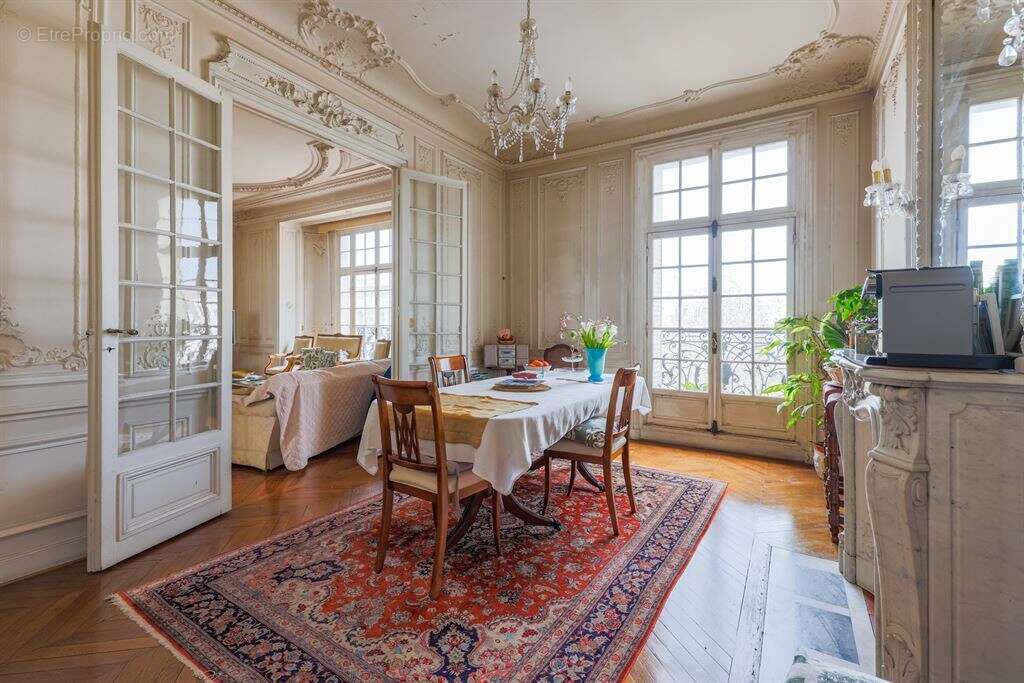 Appartement à PARIS-3E