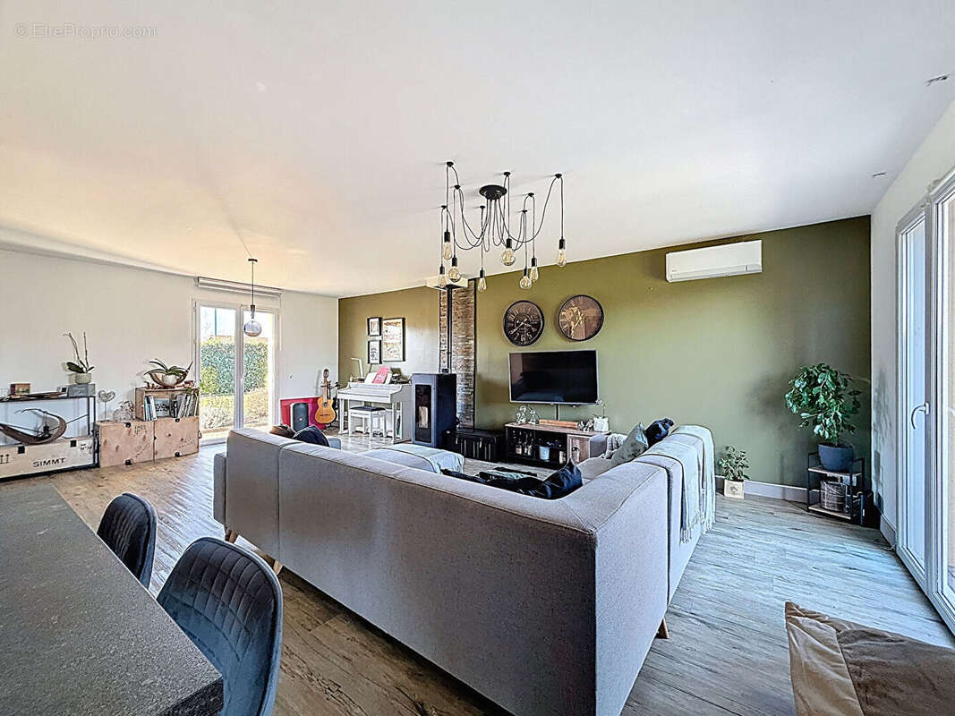 Maison à VILLIEU-LOYES-MOLLON