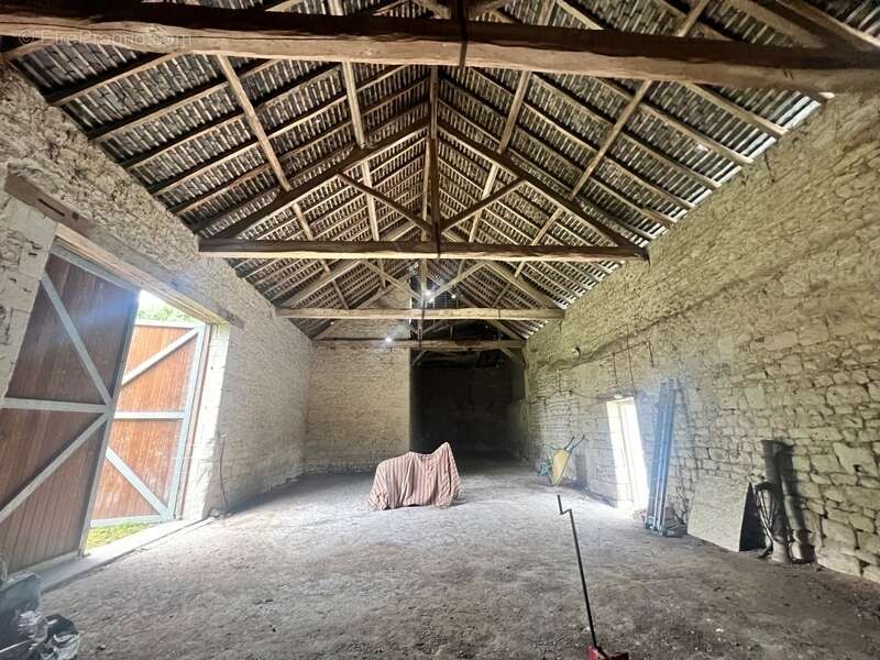 Maison de Maître + Piscine + Grange de 100 m²  7 000 m² de terrain  Sans voisinage - photo 5