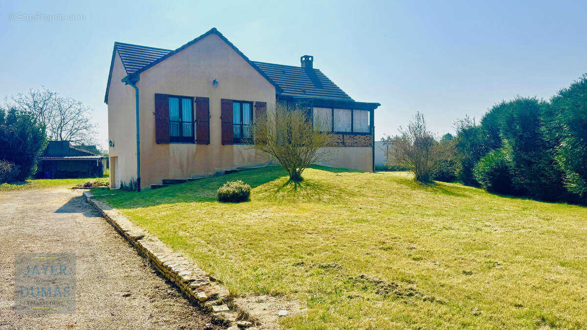 Maison à SASSENAY