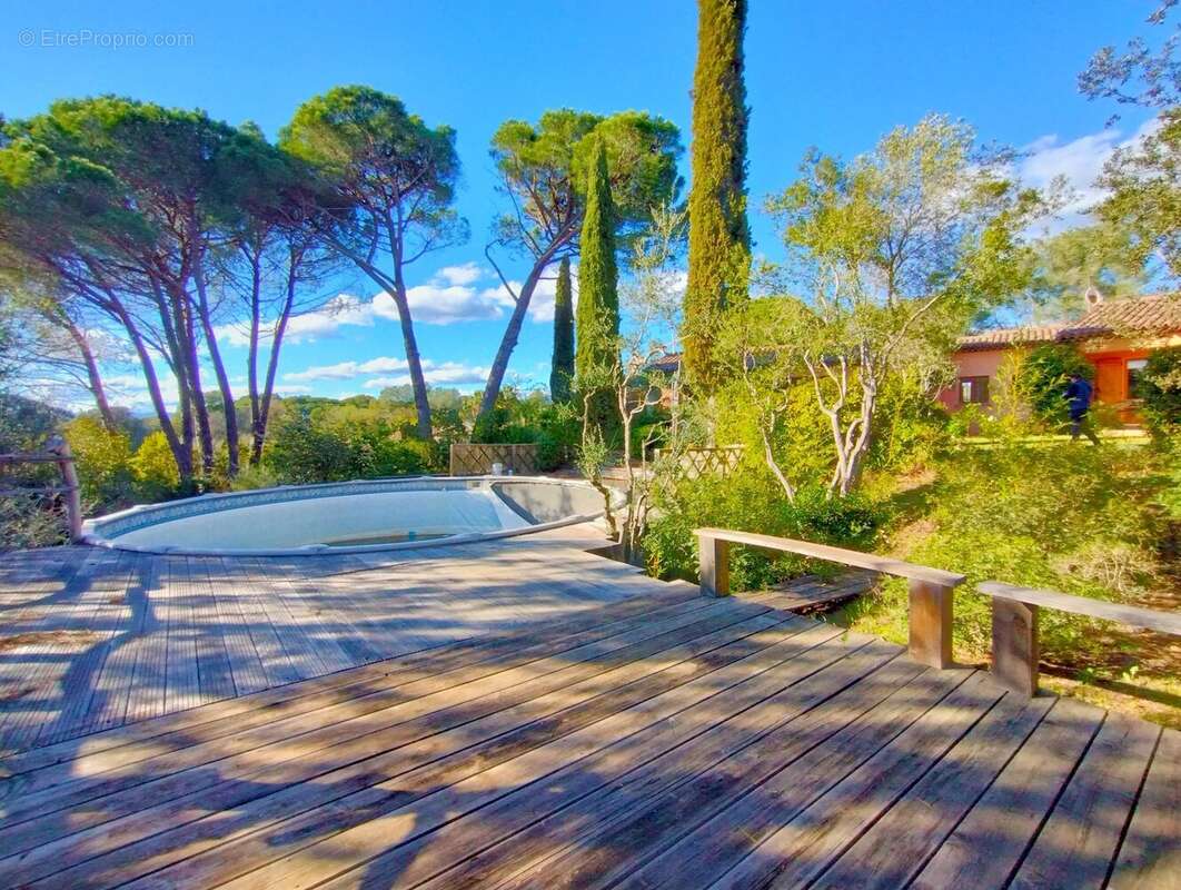 Maison à ROQUEBRUNE-SUR-ARGENS