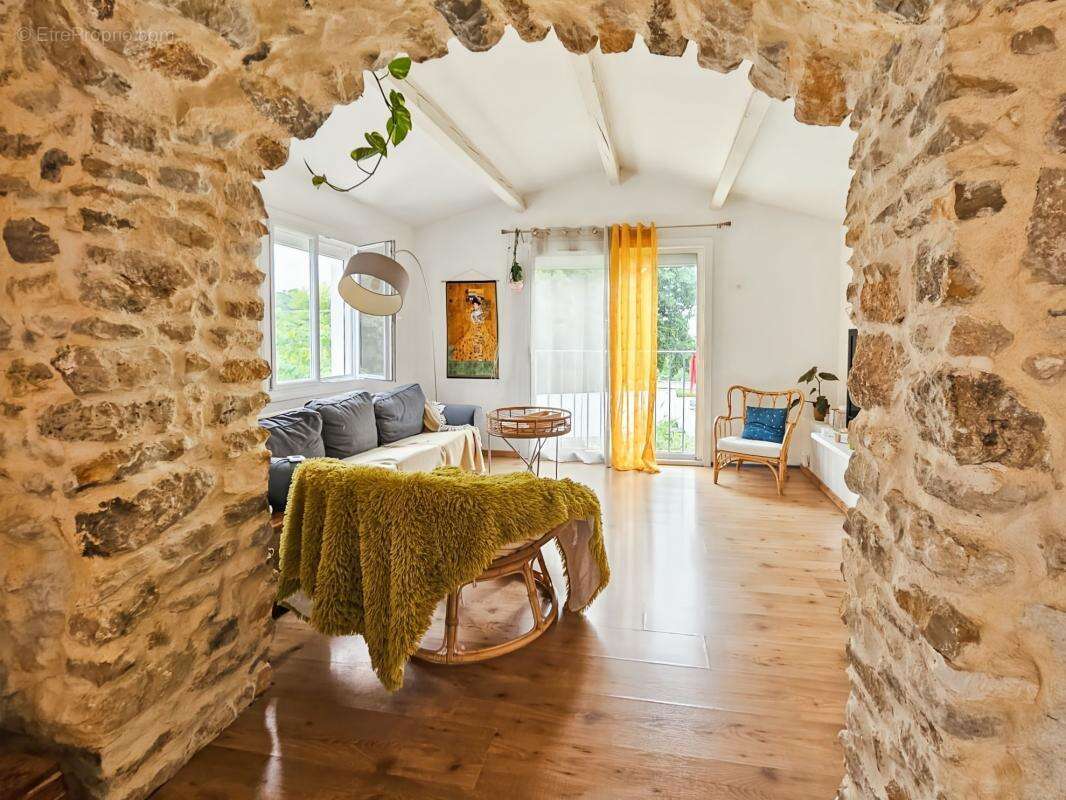 Maison à SAINTE-ANASTASIE